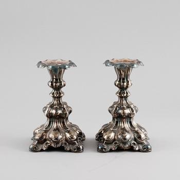 LJUSSTAKAR, ett par, silver, C.G Hallberg, Stockholm, rokokostil, 1944.
