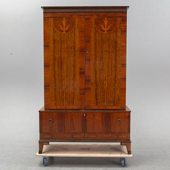 Erik Chambert, attributed to, a 1920's-30's Swedish Grace cabinet.