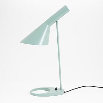Arne Jacobsen, bordslampa, "AJ", Louis Poulsen, Danamark.