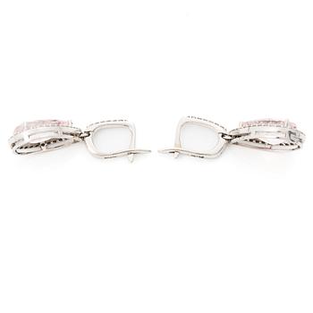 Earrings 18K white gold with drop-shaped faceted morganite and brilliant-cut diamonds.