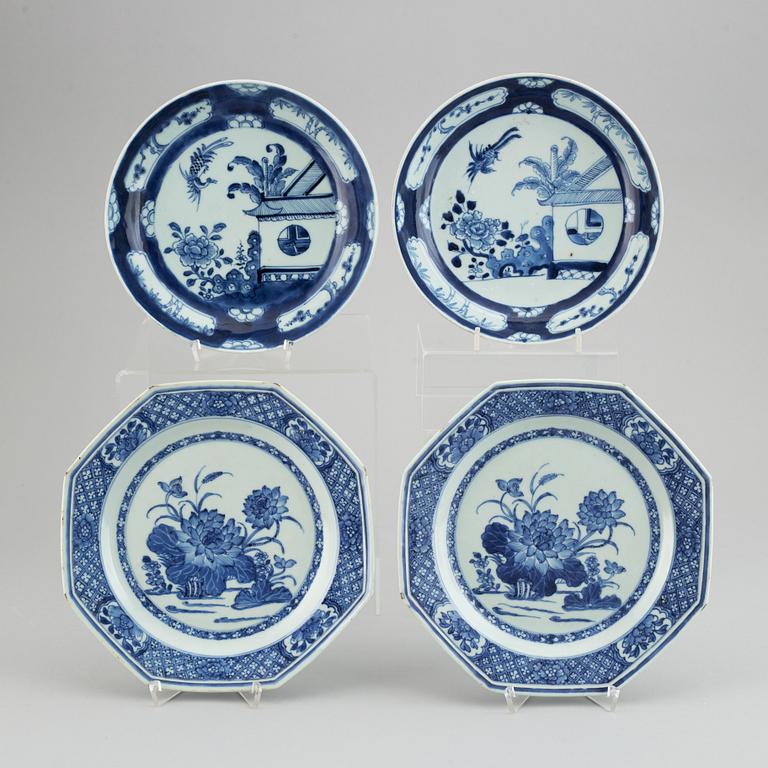 Four (2+2) blue and white dishes, Qing dynasty, 18-19th century.