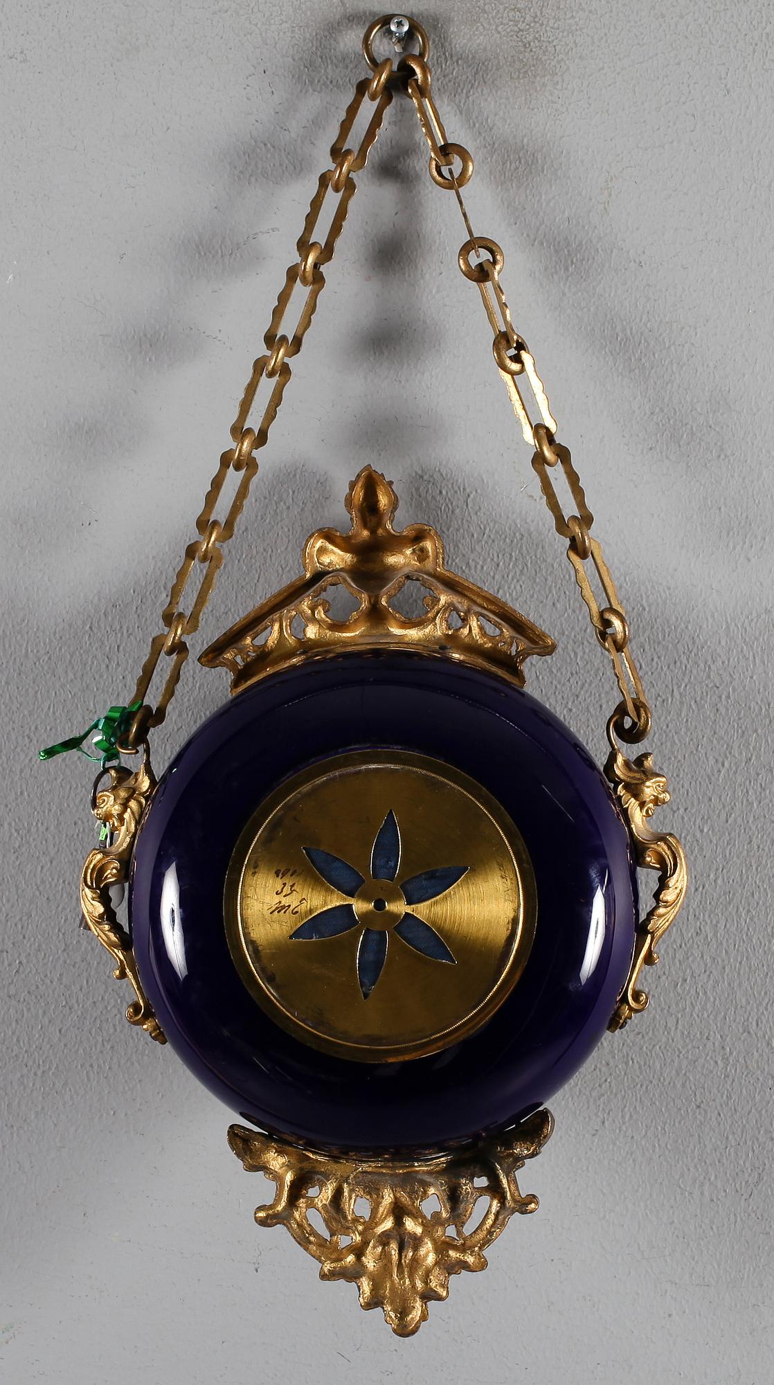 VÄGGPENDYL, porslin, sannolikt Frankrike, omkring år 1900.