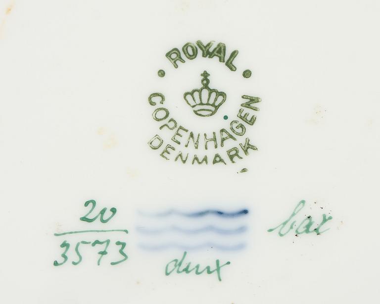 TALLRIKAR, 6 st, porslin, "Flora Danica", Royal Copenhagen, Danmark, 1947.