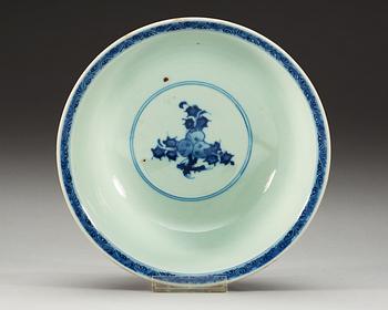 A blue and white bowl, Qing dynasty, 18th Century.