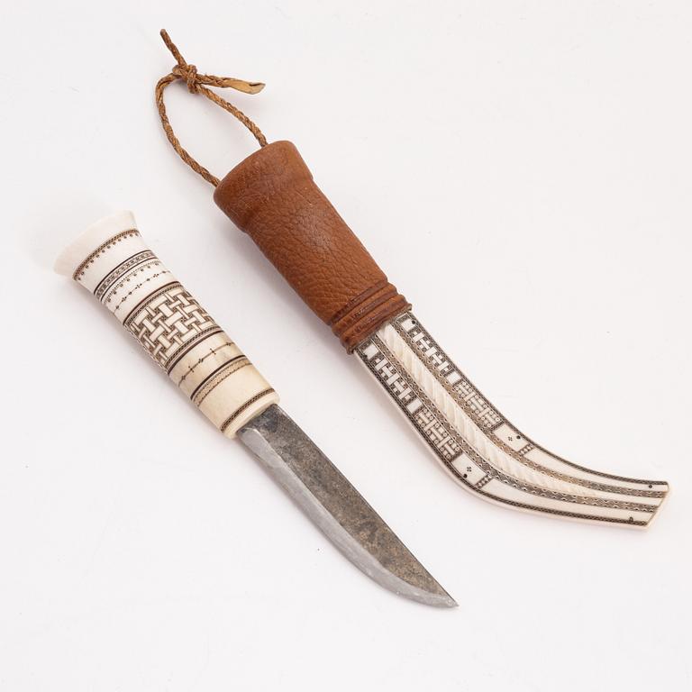 A reindeer horn knife by Svante Larsson before 1999, signed.