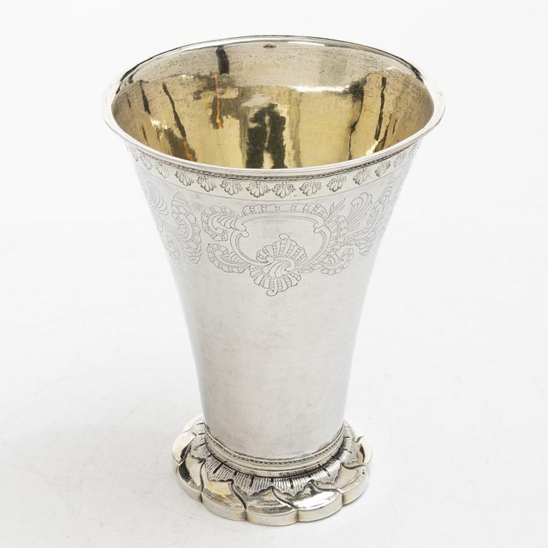 Johan Pettersen, bägare, delvis förgyllt silver, Söderhamn 1766. Rokoko.