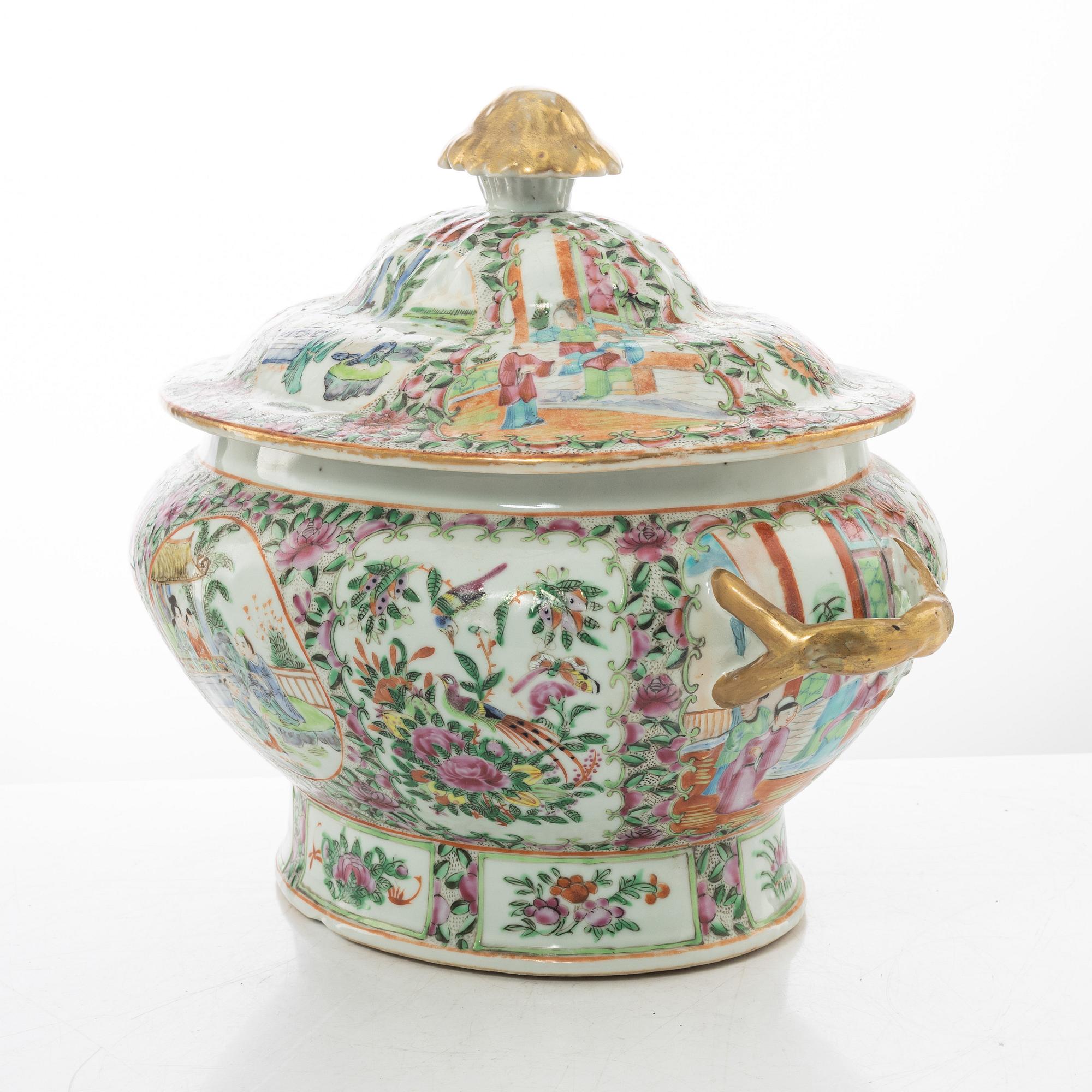 A large Chinese famille rose porcelain Canton tureen with cover, Qing dynasty, 19th century.