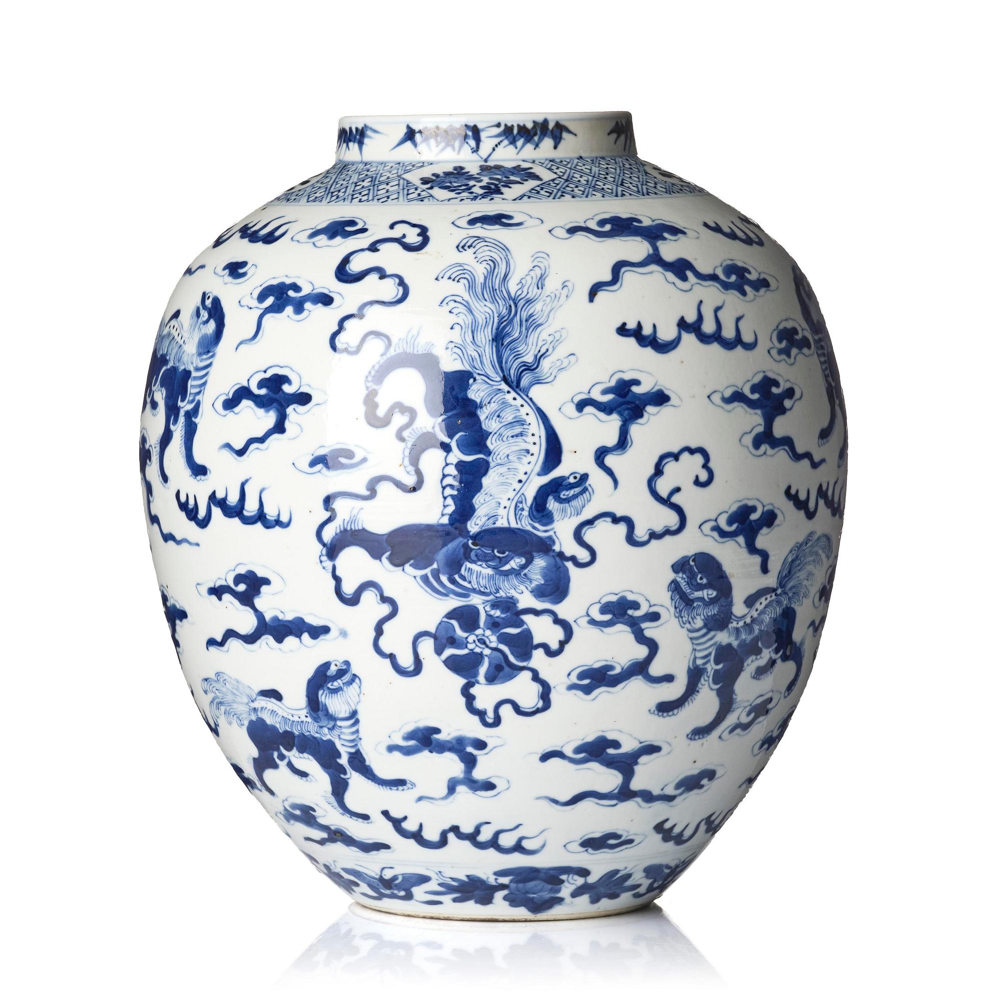 A blue and white 'buddhist' lion jar, Qing dynasty, 19th century.