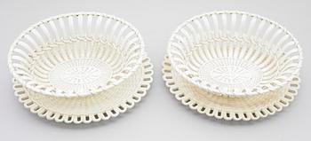 GALLERSKÅLAR OCH FAT, 1 par, flintgods, Neale & Co, England, omkring år 1800.