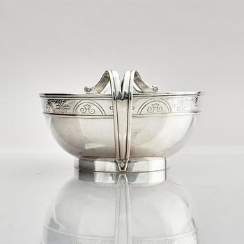 W.A. Bolin, oval skål med hänklar, silver. Stockholm 1931.