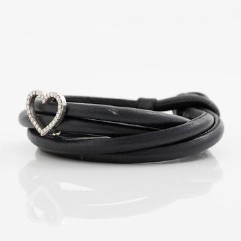 Ole Lynggaard bracelet leather with heart-shaped charm 18K white gold with round brilliant-cut diamonds "Sweet Spot".
