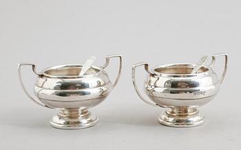SALTKAR, 1 par, silver, Sheffield 1914. Vikt ca 96 gram.