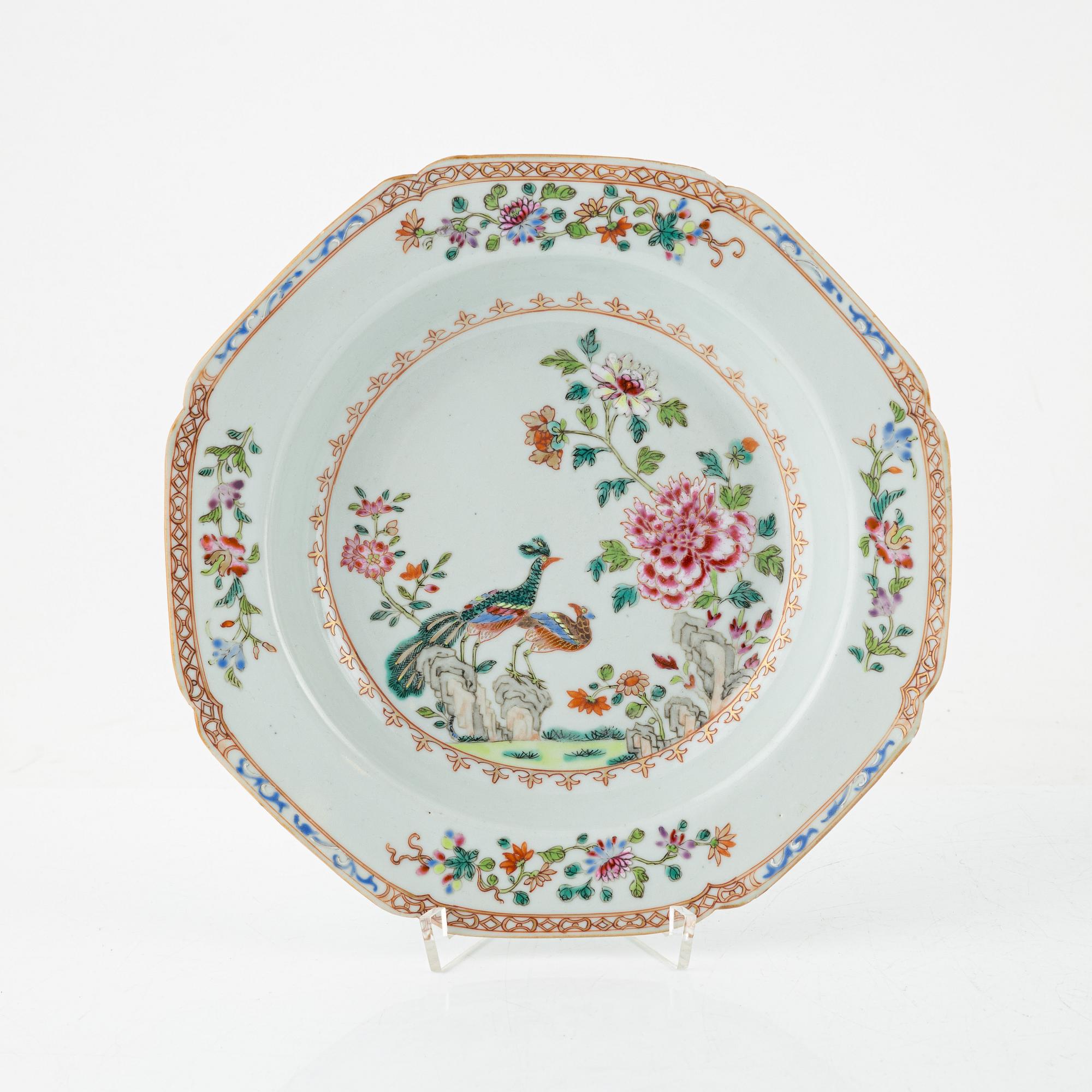 Serveringsfat samt tallrik, porslin, Kina, Qianlong (1736-95).