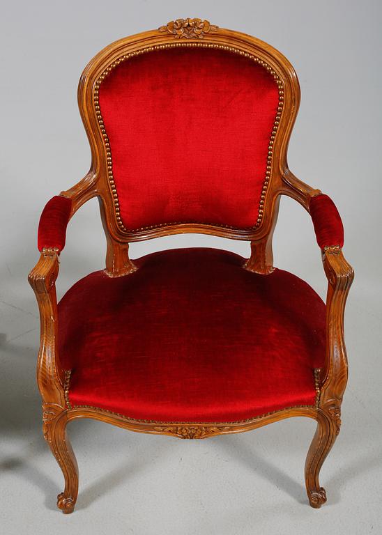KARMSTOLAR, ett par, rokokostil, 1900-talets mitt.