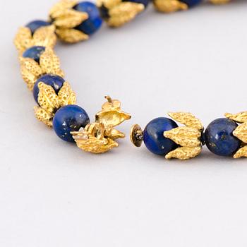 A BRACELET, lapis lazuli, 18K gold. France.
