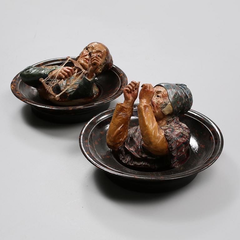 VÄGGPLAKETTER, ett par, 1800-tal.