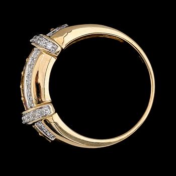 RING, 14K guld, safirer, diamanter tot ca 0.33 ct. Vikt ca 6 g.