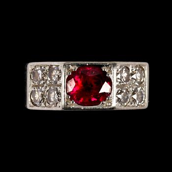 1145. RING, ruby set with brilliant cut diamonds, tot. app. 1 cts.