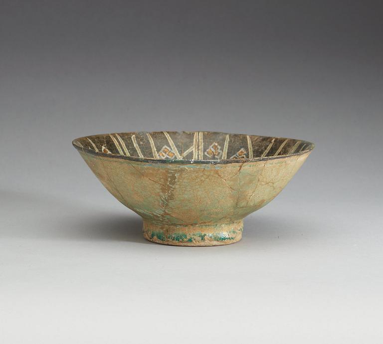 SKÅL. Diameter 20,5 cm. Iran, Keshan 1100-tal.