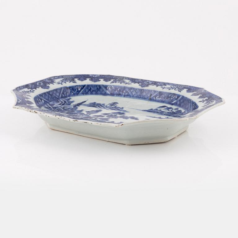 A blue and white tureen stand, Qing dynasty, Qianlong (1736-95).