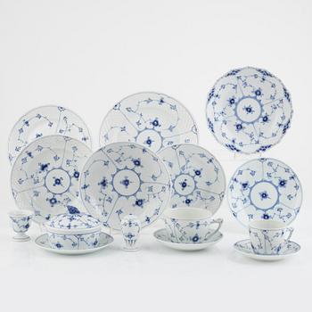 Dining and coffee service, 114 pieces, "Musselmalet", porcelain, Bing & Gröndahl and Royal Copenhagen, Denmark.