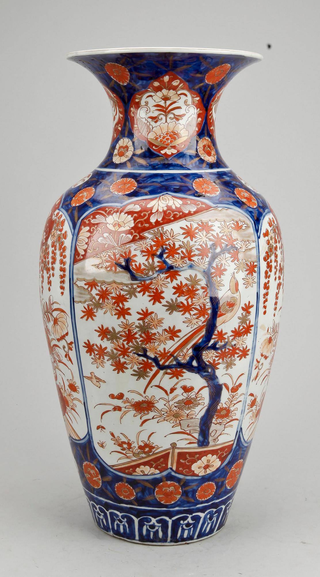 GOLVVAS, porslin, Imari, Japan 1900-talets början.