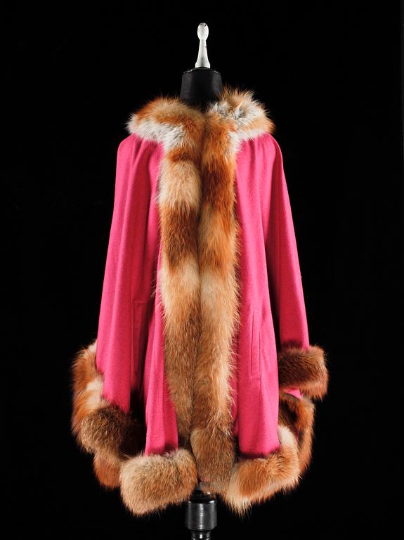 A cerise/purple cape with fur by Amoress.