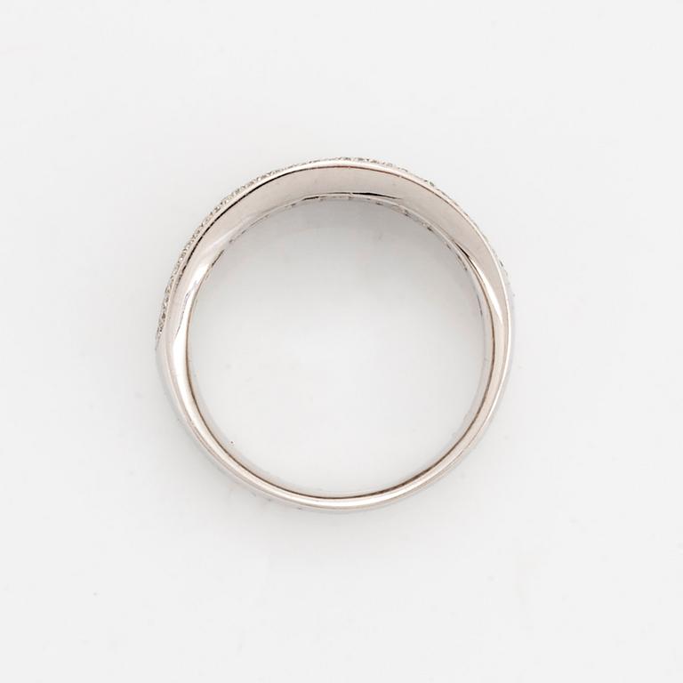 Brilliant-cut diamond ring.