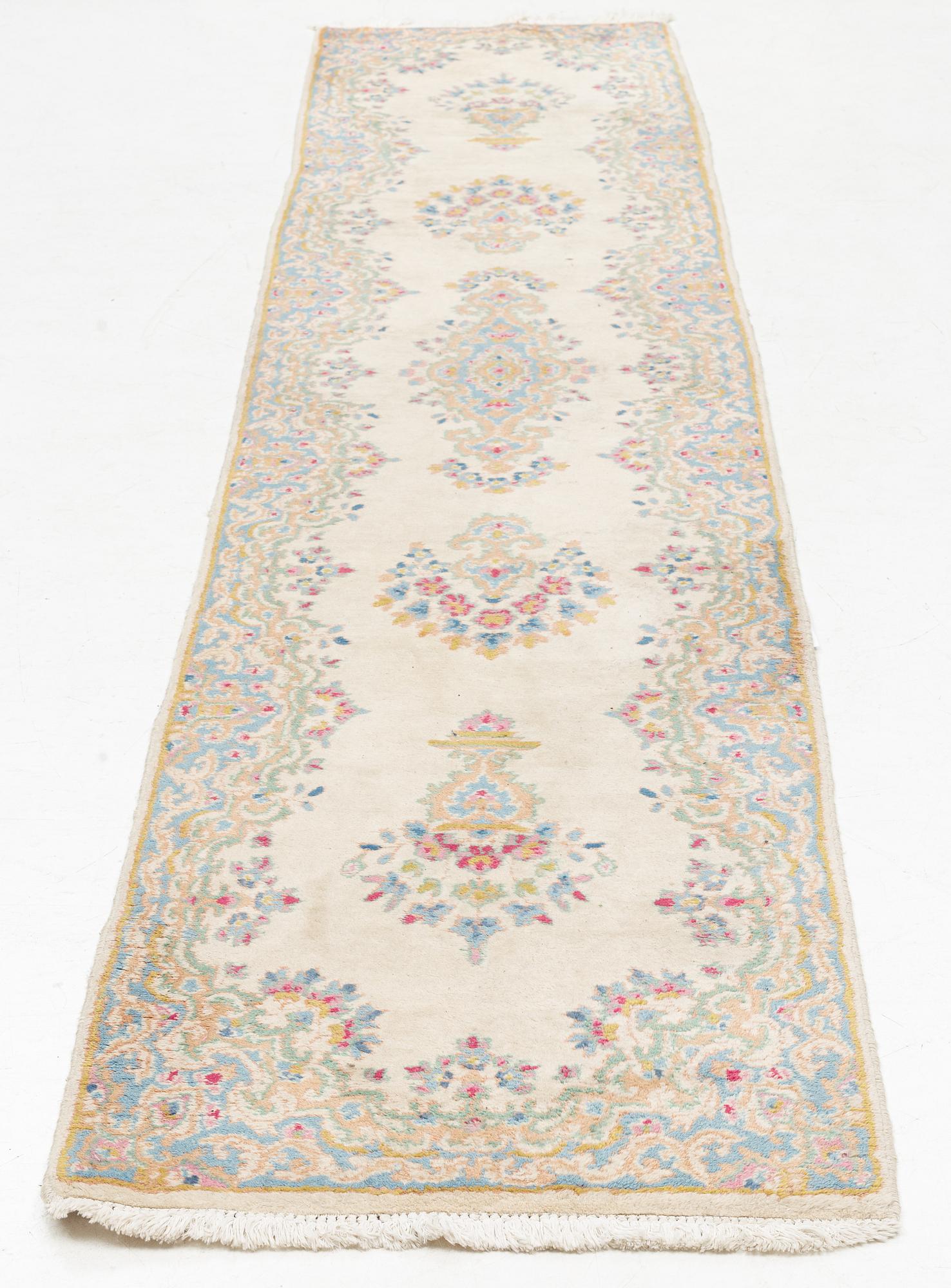 Gallerimatta, orientalisk, 360 x 75 cm.
