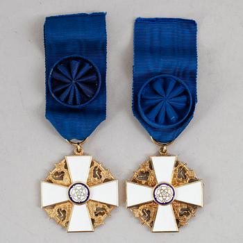 MEDALJER, 2 st, förgyllt silver och emalj, Finlands Vita Ros. Vikt ca 72 gram.