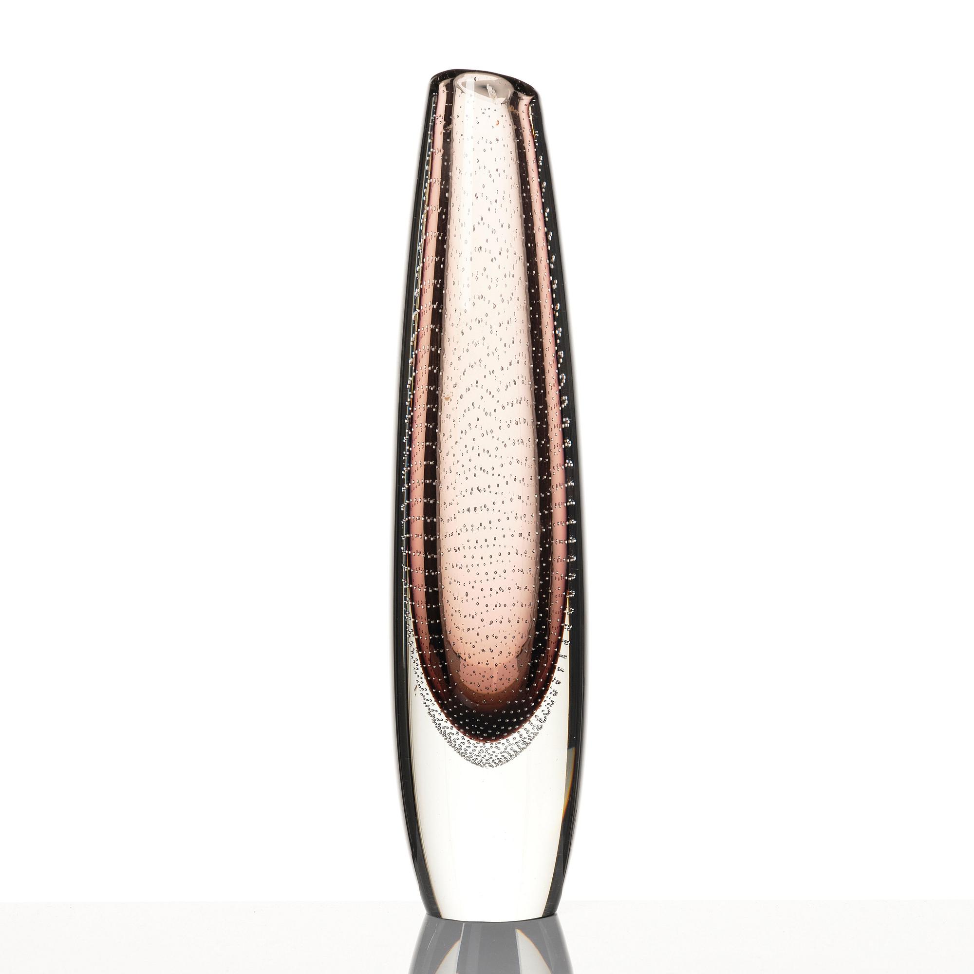 Gunnel Nyman, a 'musselglas' glass vase, Nuutajärvi Notsjö, Finland 1957.