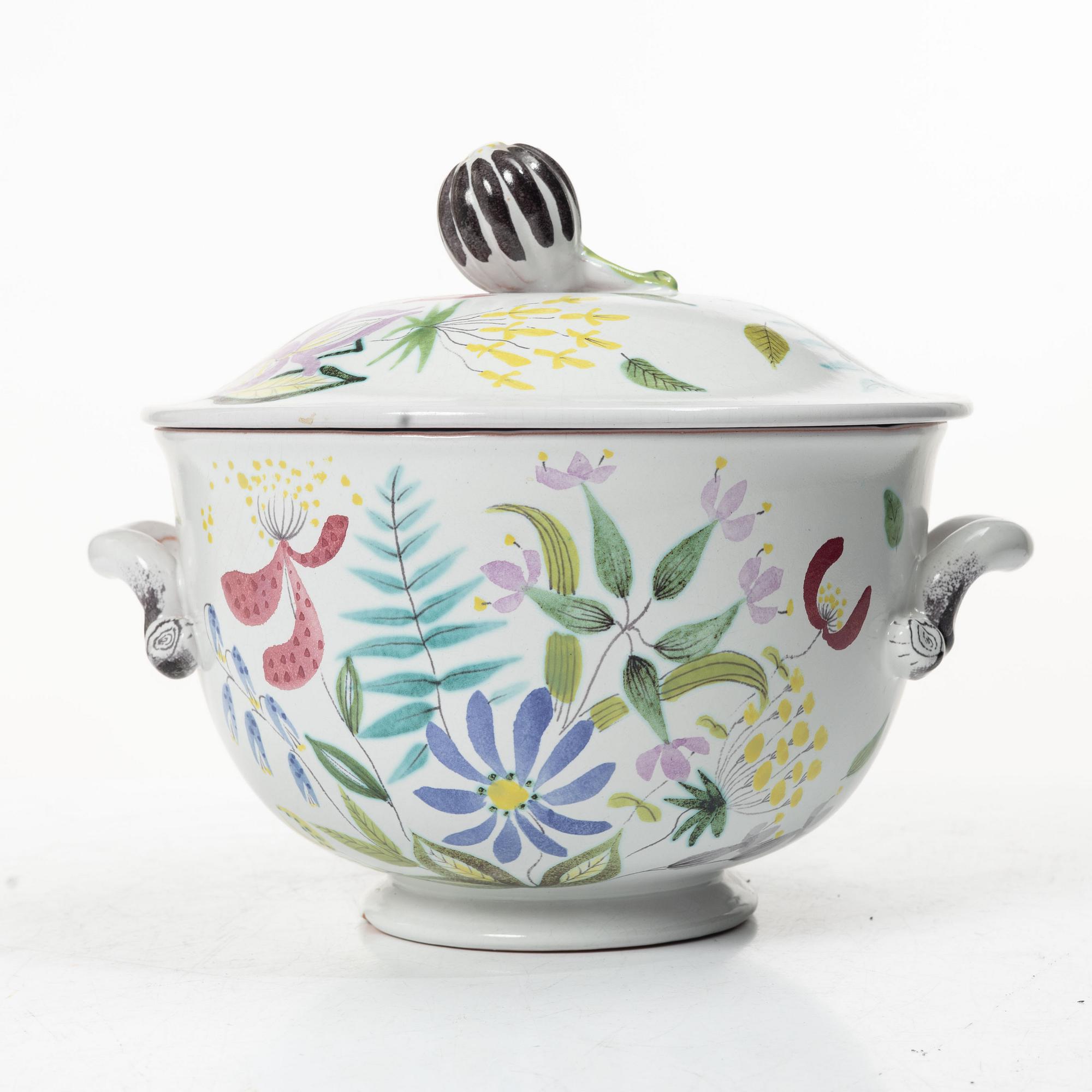 Stig Lindberg, A faience tureen with lid and handles, Gustavsberg Studio.