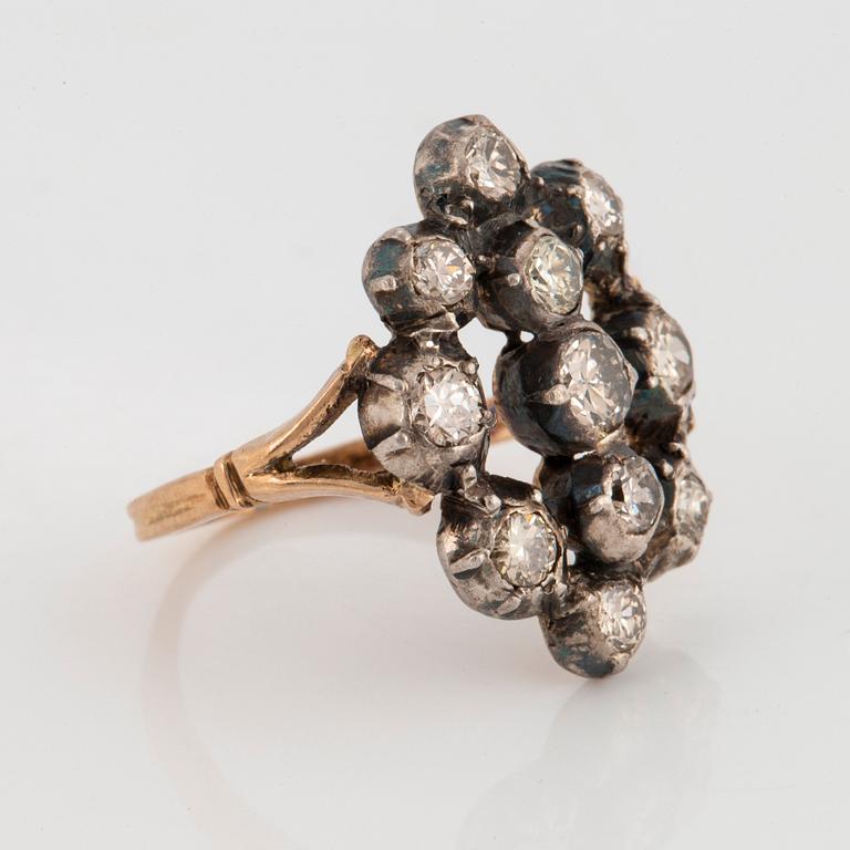 An 18K gold and silver ring set with old-cut diamonds.