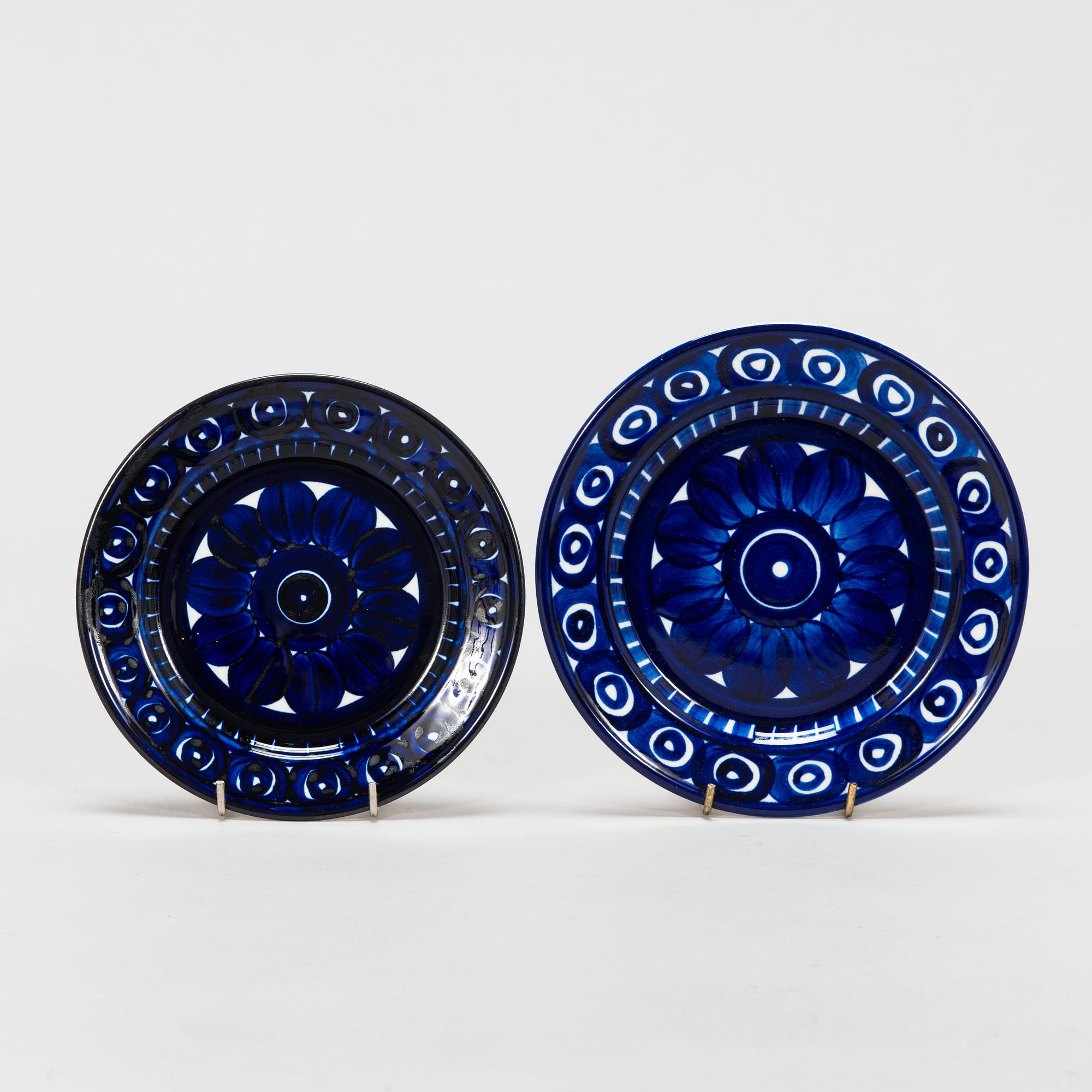 Ulla Procopé, a 46-piece set of 'Valencia' porcelain dinnerware for Arabia.