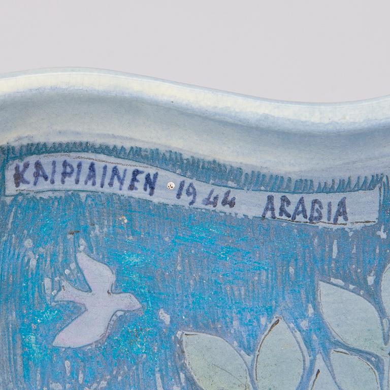 Birger Kaipiainen, A stoneware dish signed Birger Kaipiainen 1944 Arabia.