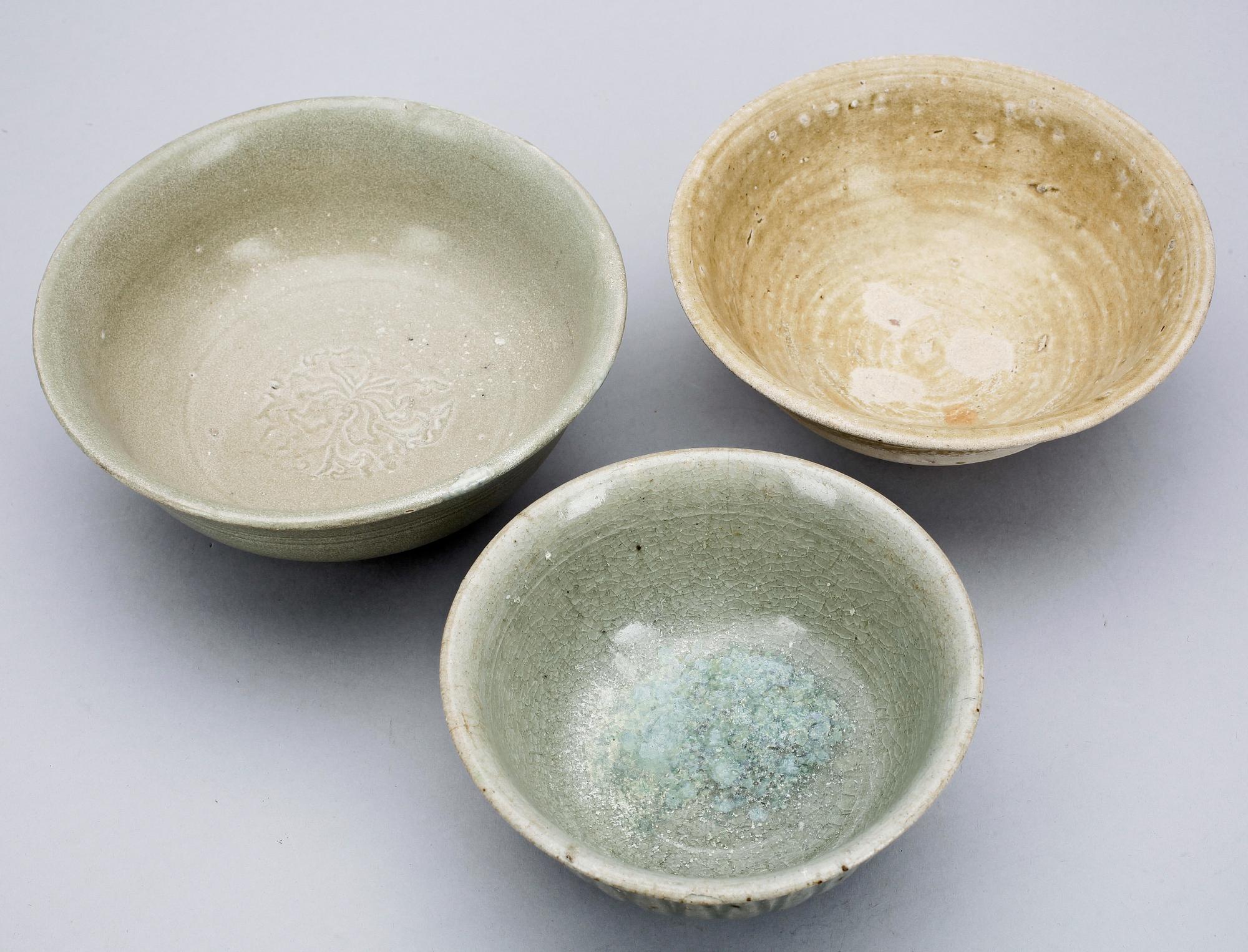 SKÅLAR, 3 st, porslin. Sung resp Ming, 1600-tal.