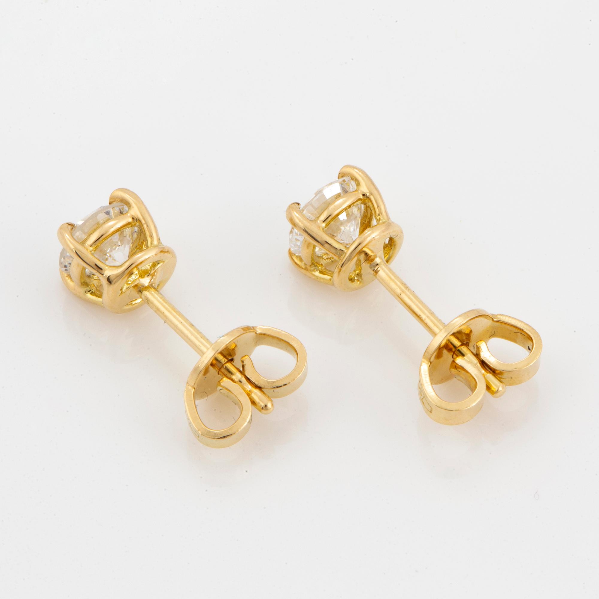 Brilliant-cut diamond stud earrings, ca 0,94 ct.