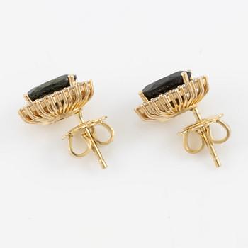Earrings 18K gold with green tourmalines and brilliant-cut diamonds.