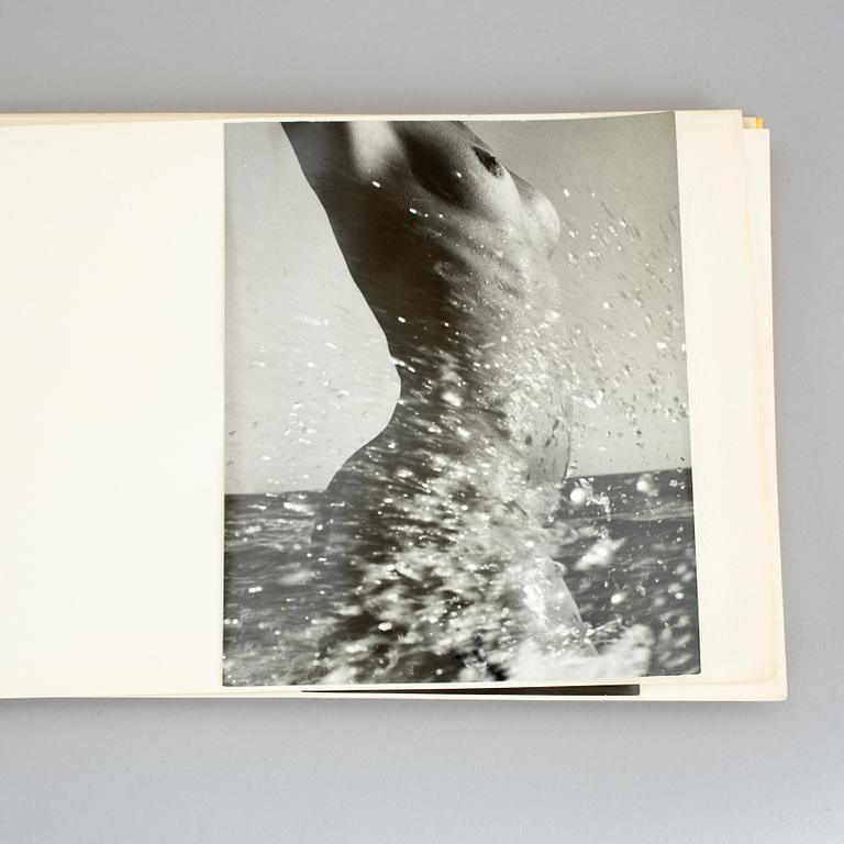 LUCIEN CLERGUE, album med 11 gelatinsilverfotografier, vintage. Numrerad 192, upplaga 250.