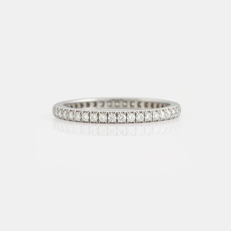 Tiffany helalliansring "Soleste" med runda briljantslipade diamanter total vikt ca 0.35 ct.
