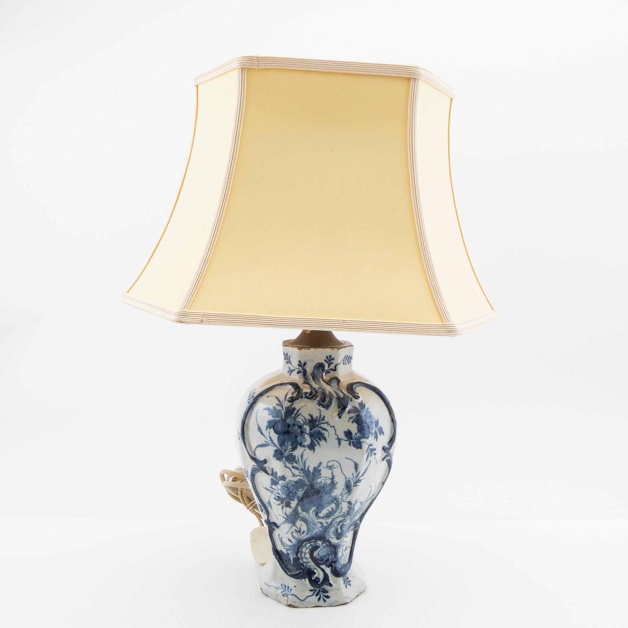 Urn, faience, Holland, Delft, 18th century.