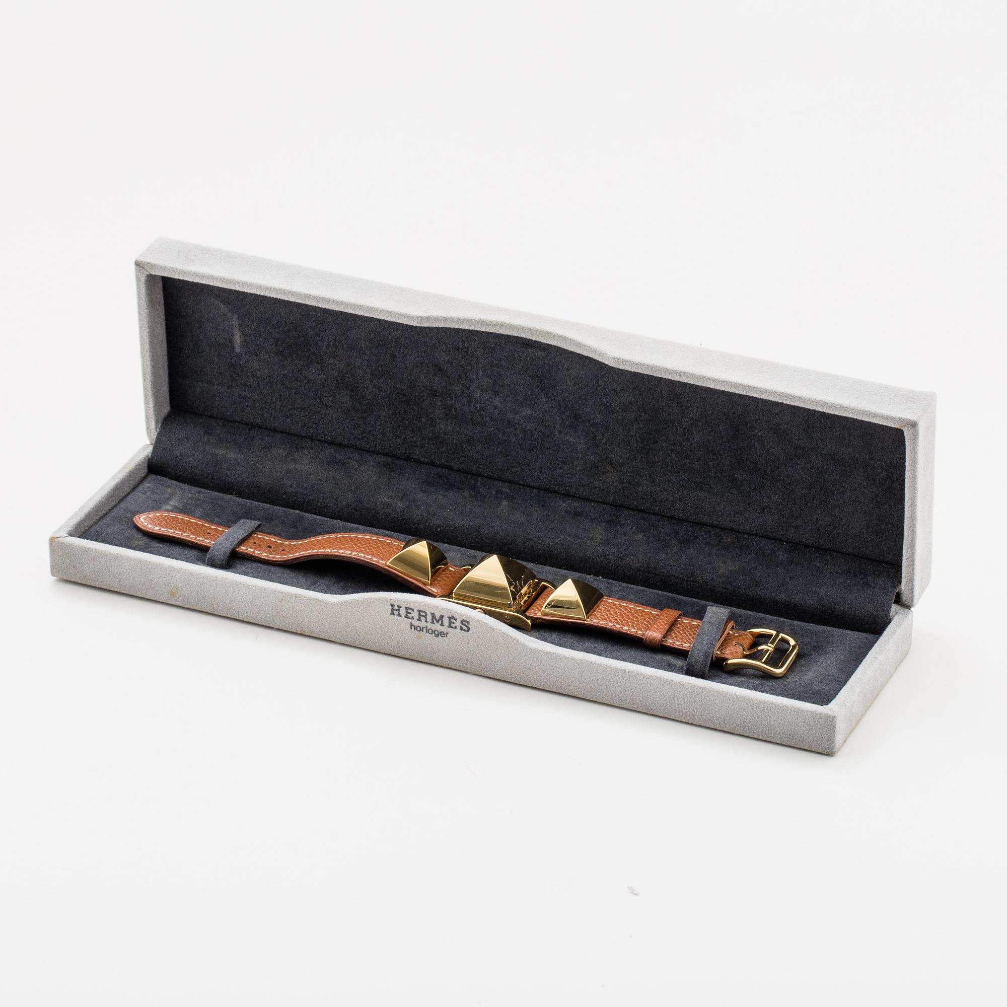 Hermès, Medor, wristwatch, 23 x 32 mm.