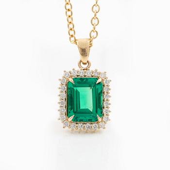 Necklace 18K gold with synthetic emerald and brilliant-cut diamonds.