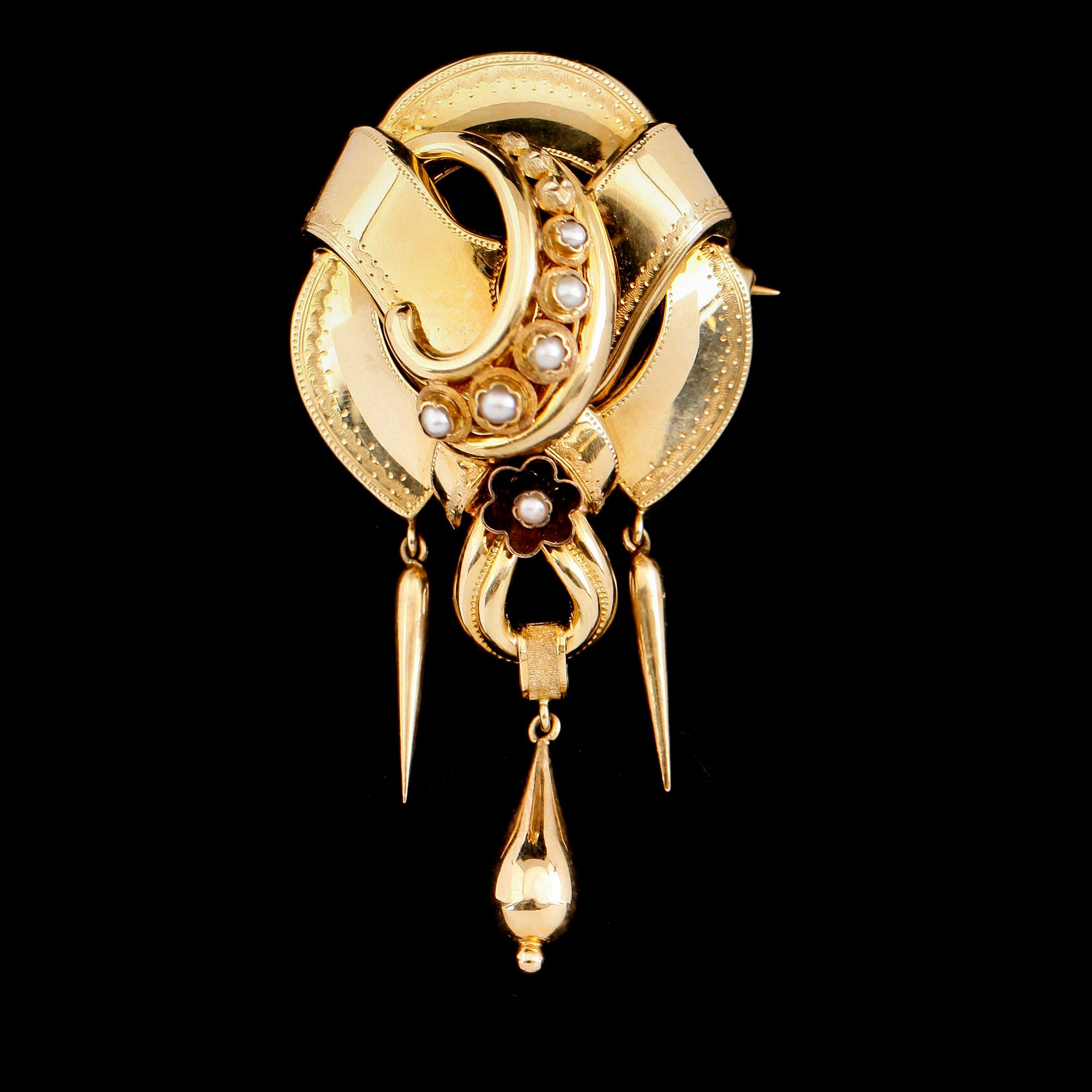 BROSCH, 18 k guld, orientpärlor. Vikt ca 10 g.