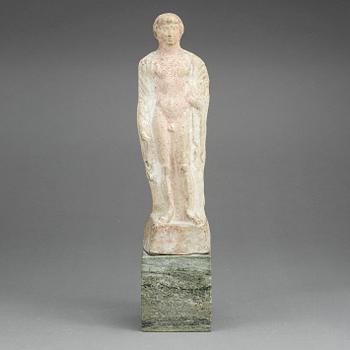 VOTIVFIGUR/KOUROS, terrakotta, möjligen Arkaisk tid 800-480 f.Kr.