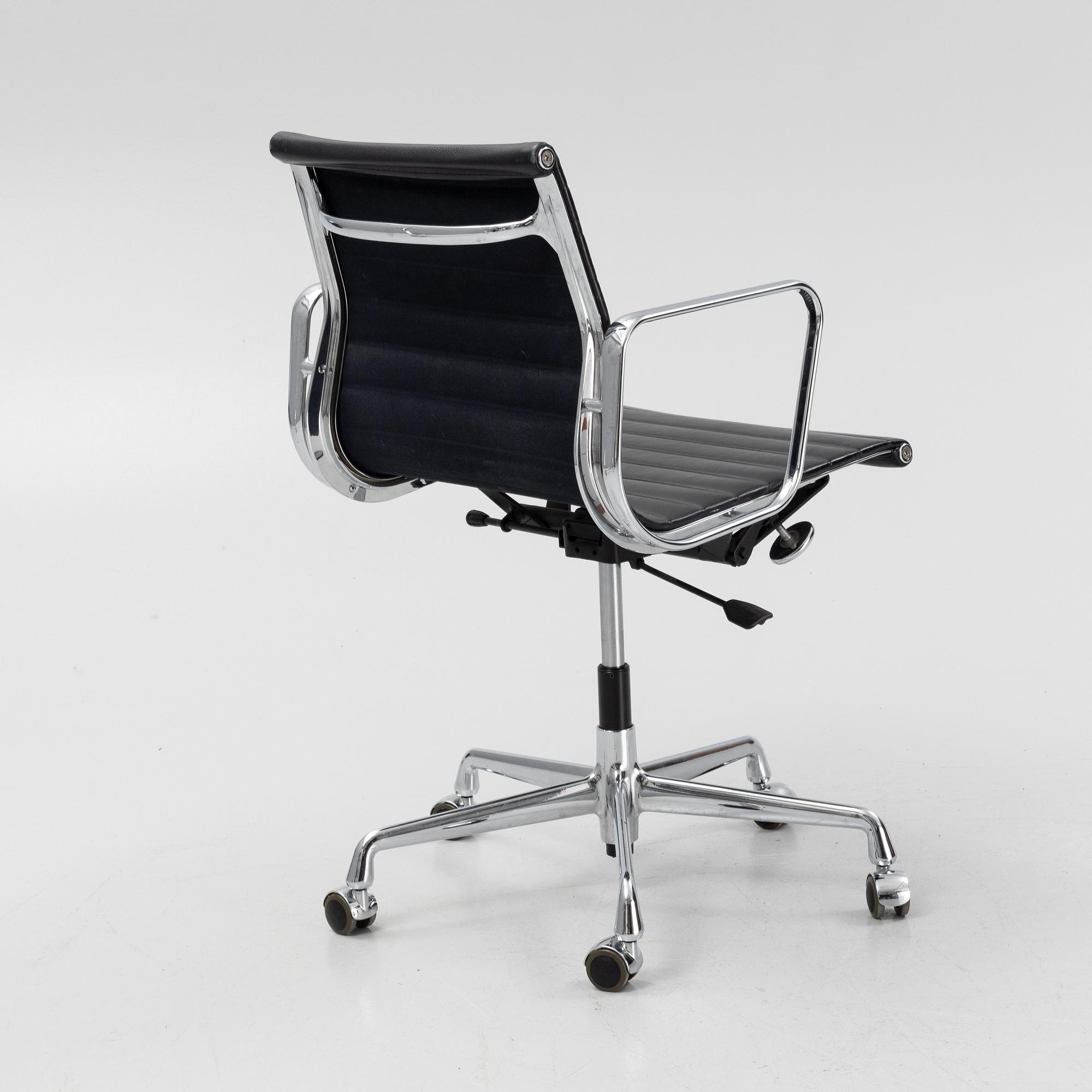 Charles & Ray Eames, skrivbordsstol, "EA 117", Vitra.