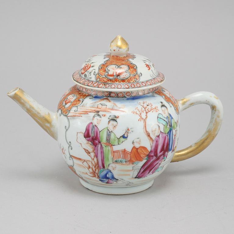 A 18th century chinese porcelian tea pot.