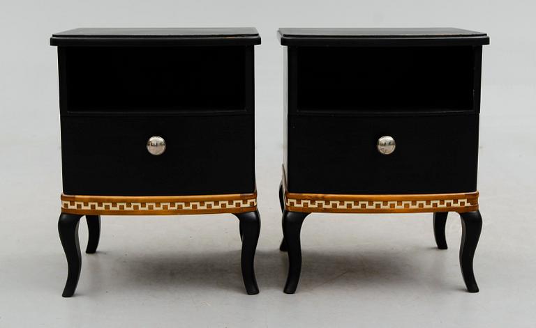 SÄNGBORD, 1 par, 1900-talets första hälft.