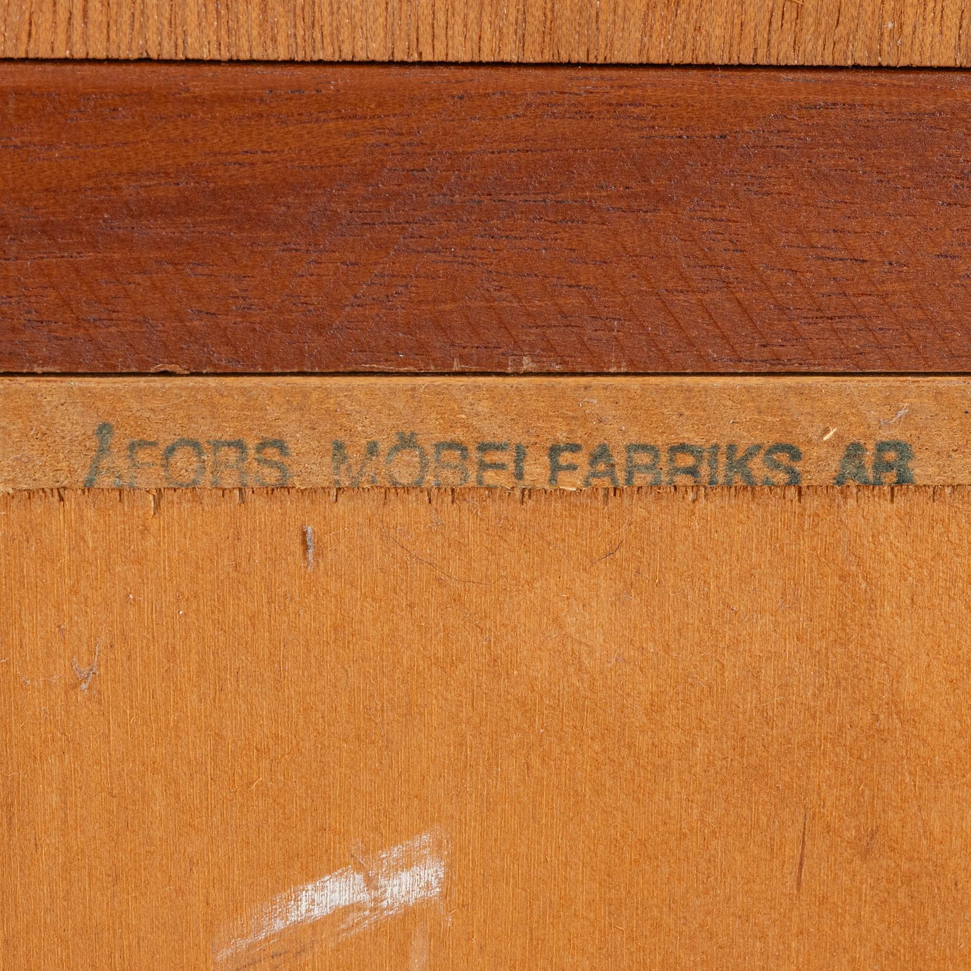 Johan Hellström, vitrinskåp, "Effect", Åfors Möbelfabrik, 1900-talets andra hälft.