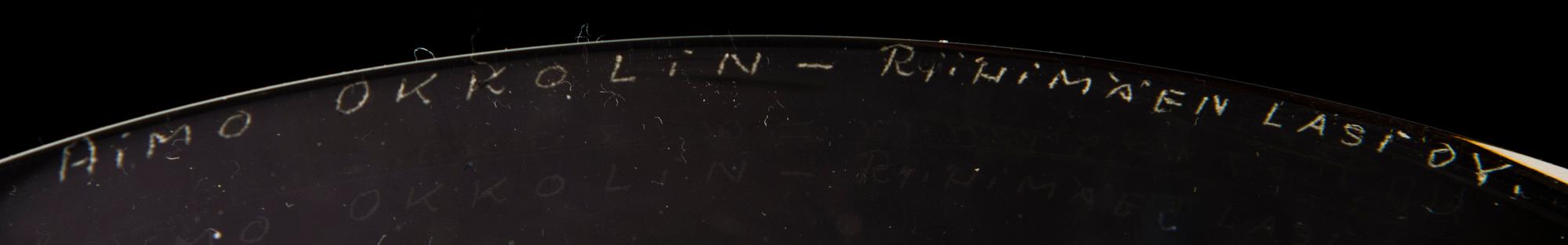 AIMO OKKOLIN, malja, signeerattu Aimo Okkolin, Riihimäen Lasi Oy.